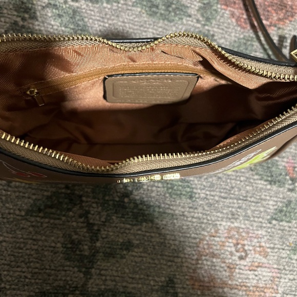 Cutest Teri shoulder bag style tan with sketch detailing ♥️🍒⭐️🍓🍀 - Picture 3 of 4